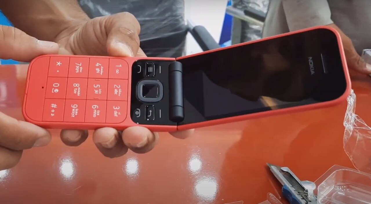 Nokia 2780 Flip phone: The Best Simple Smartphone Option